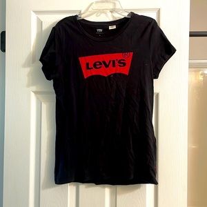 Levi’s tee
